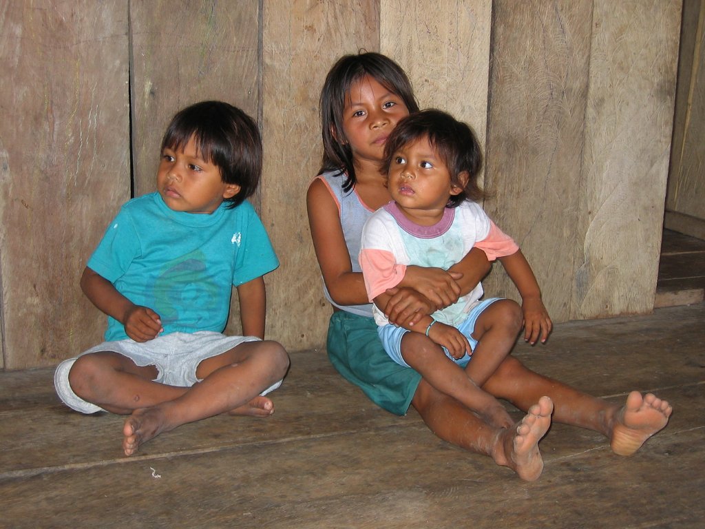 11-Children in Puerto Bolívar.jpg - Children in Puerto Bolívar